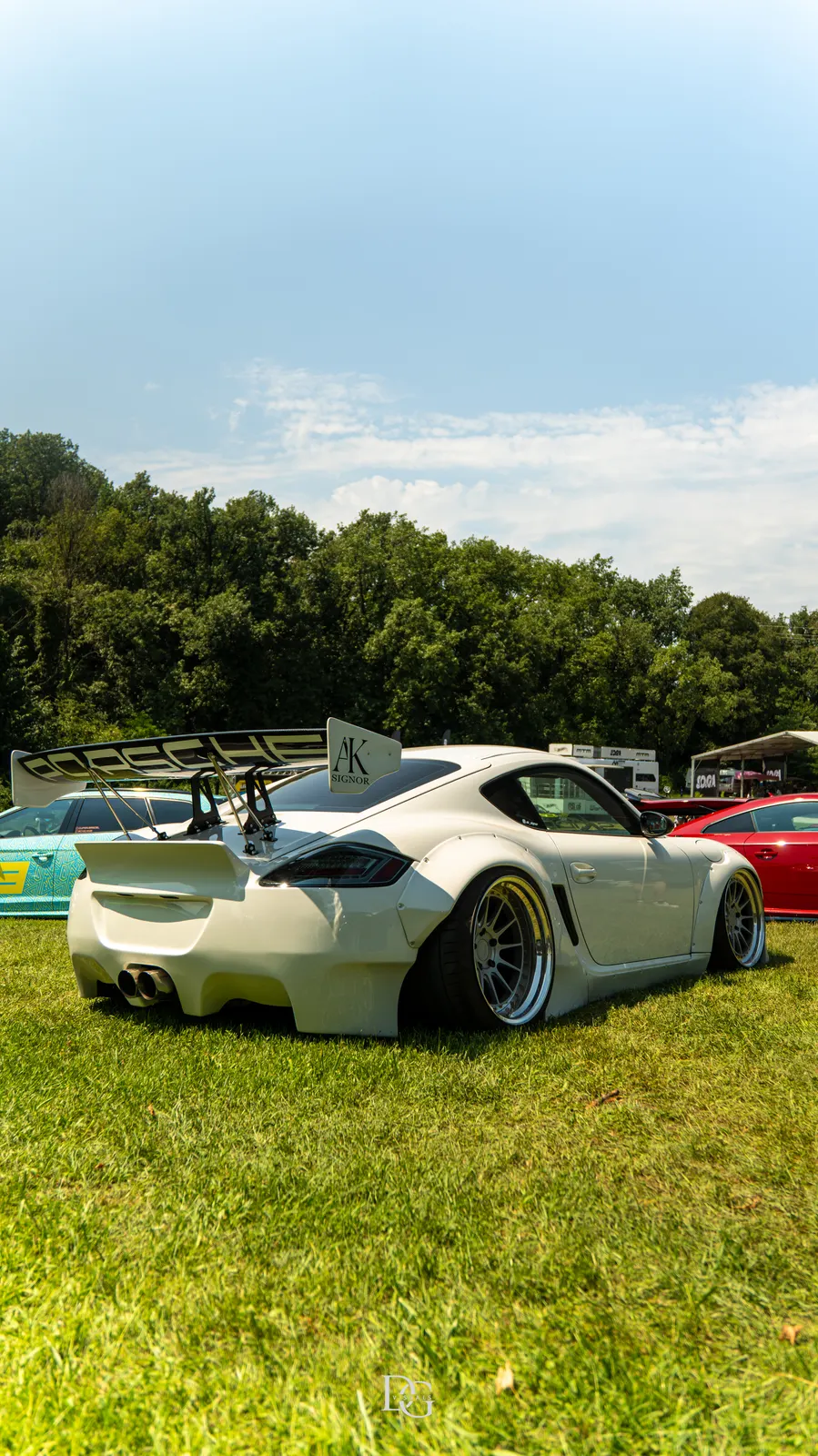 Porsche blanco con kit ancho